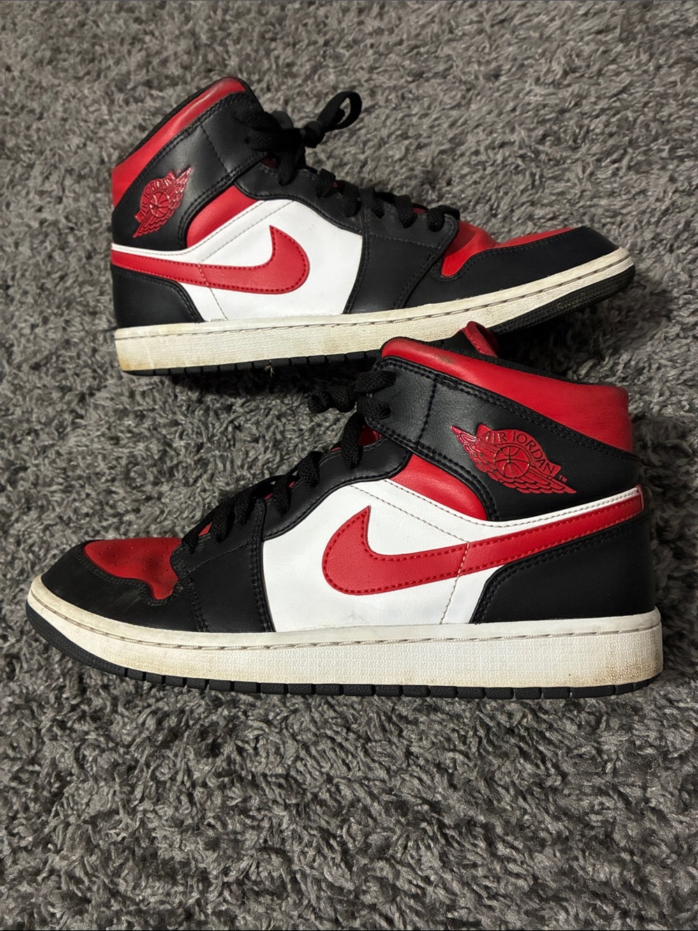 Jordan 1 mid